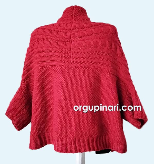 Kırmızı şal hırka arkadan görünüş